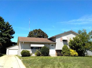2960 Hetzel Dr, Parma, OH