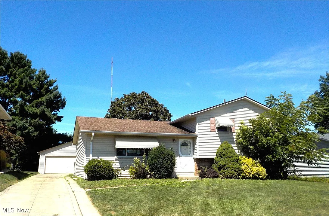 2960 Hetzel Dr photo 1