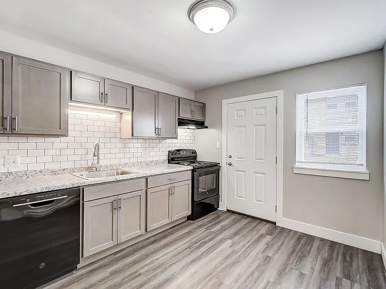 Hickory Creek Apartments — Photo 56