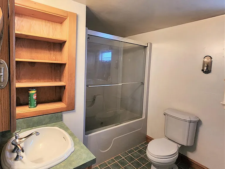 24 Reading Ave — Photo 11