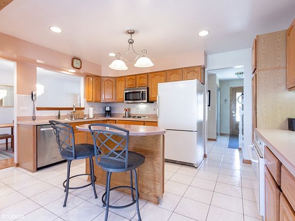 4th image of 3023 N Dryden Pl