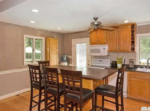 3rd image of 7 Iroquois Dr