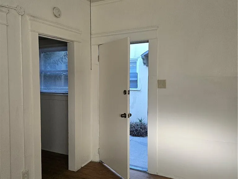551 W 10th St #9 — Photo 4