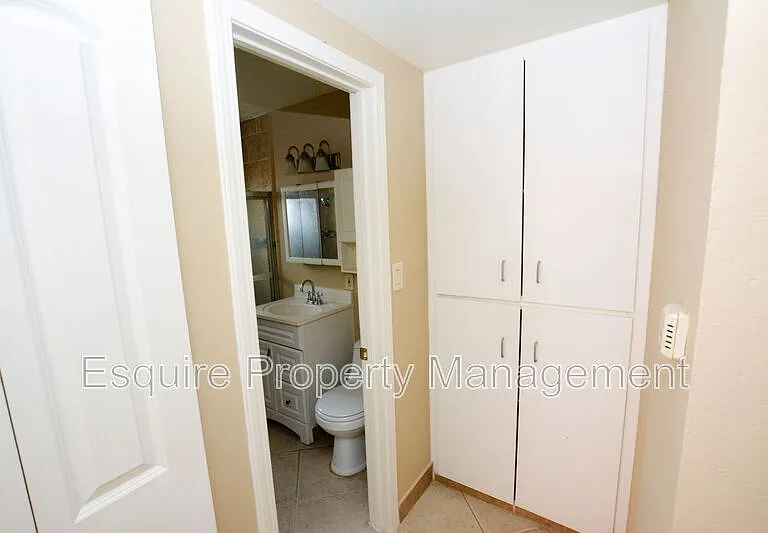 154 E C St #D — Photo 9