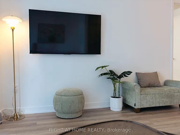 634 Church St #1401 — Photo 11
