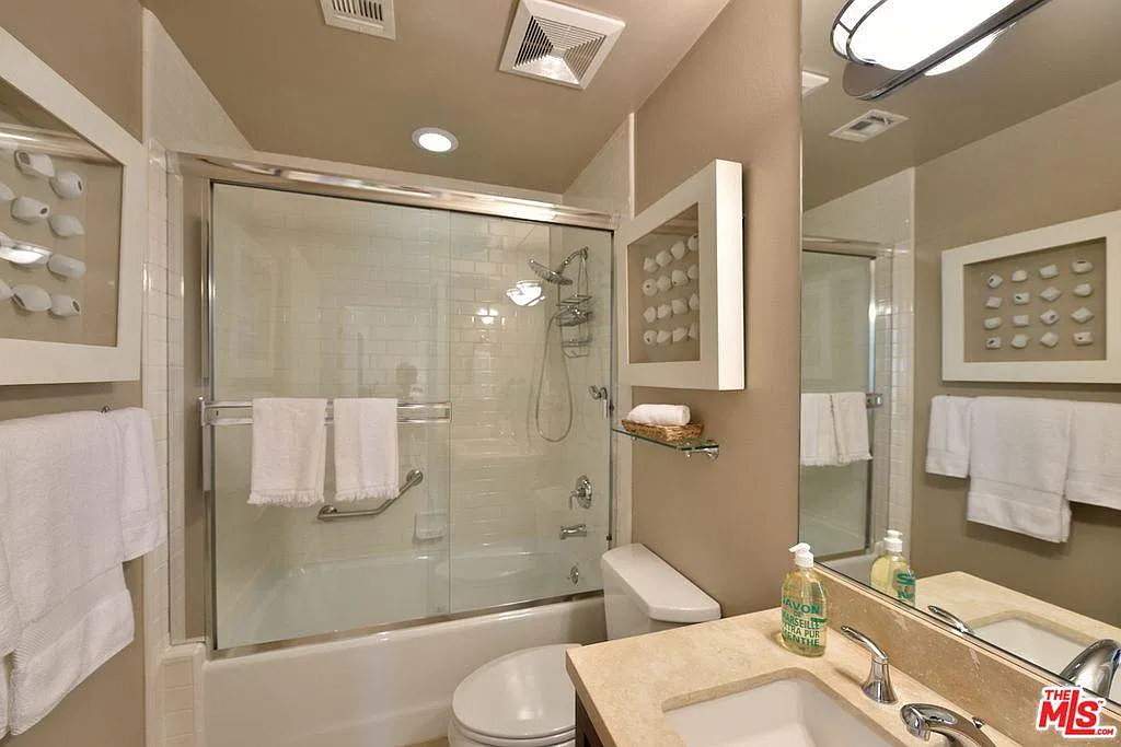 3 bed, 1975 sqft, $4,995 — Photo 3