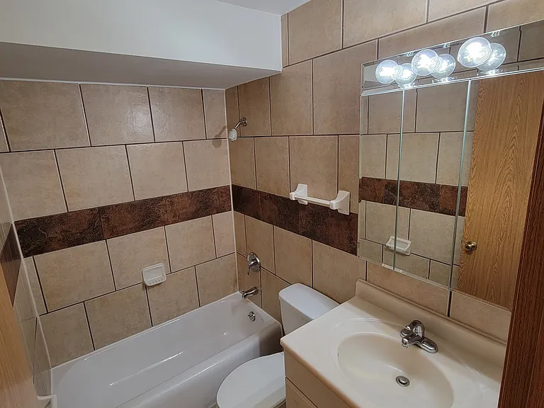 701 Lake St #6 — Photo 9