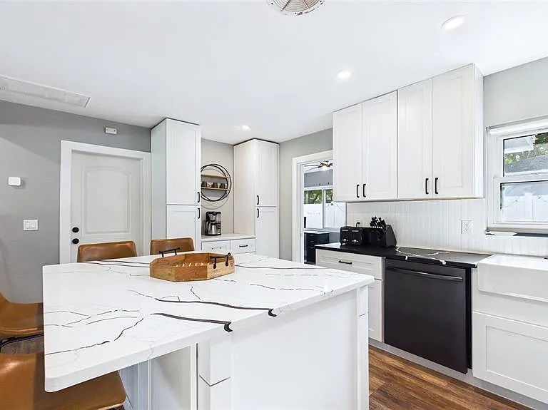 101 N Mercury Ave — Photo 14