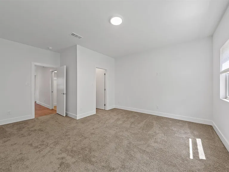 1220 E 9th St — Photo 26