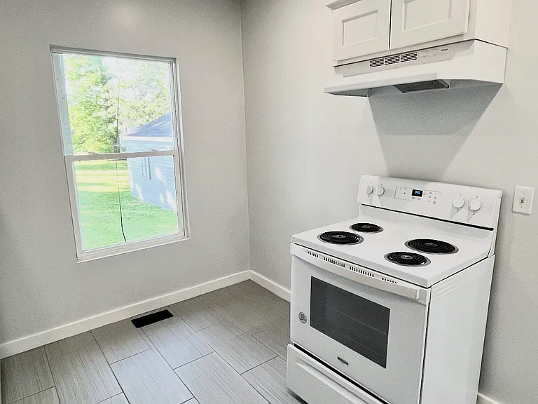 230 Brook St — Photo 4