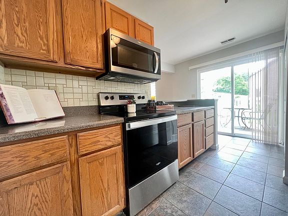 2nd image of 1306 Glendale Gardens Dr APT A