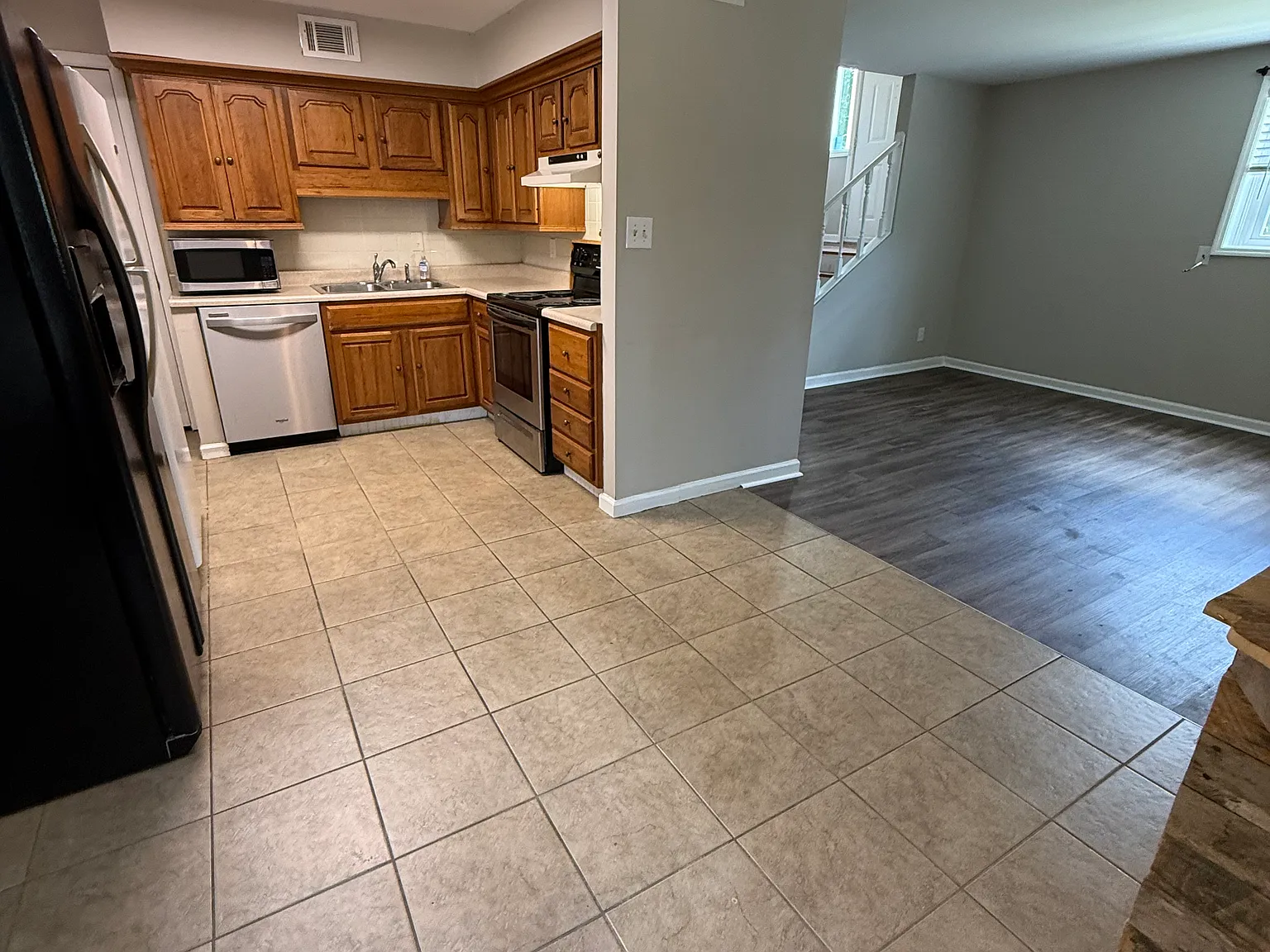 5 bed, 3000 sqft, $2,800 — Photo 4