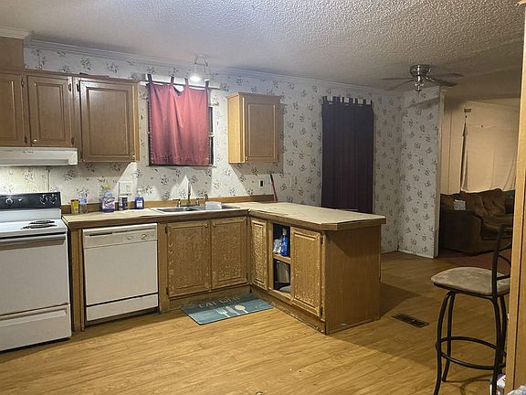 5th image of 152 Deerfield Dr