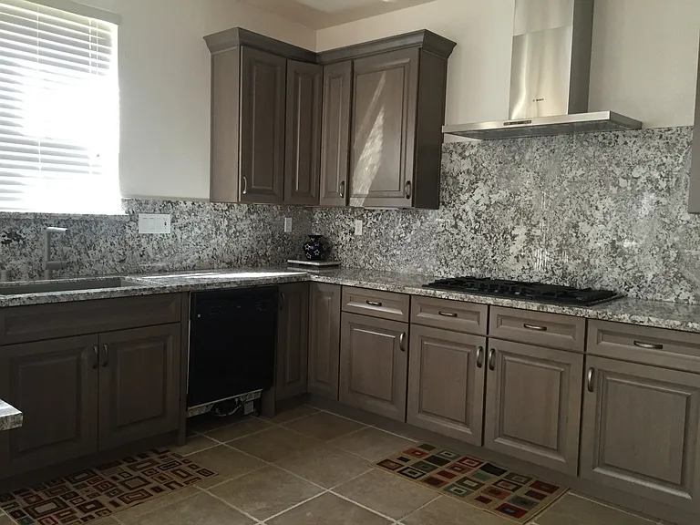 1571 Thurman Way — Photo 4