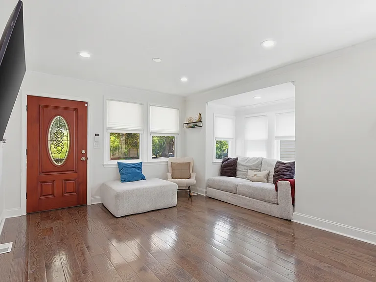 4318 Lawrence St — Photo 6