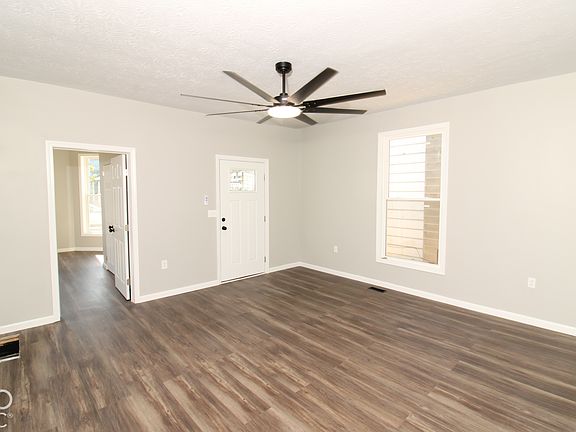 3rd image of 50 W Poplar St