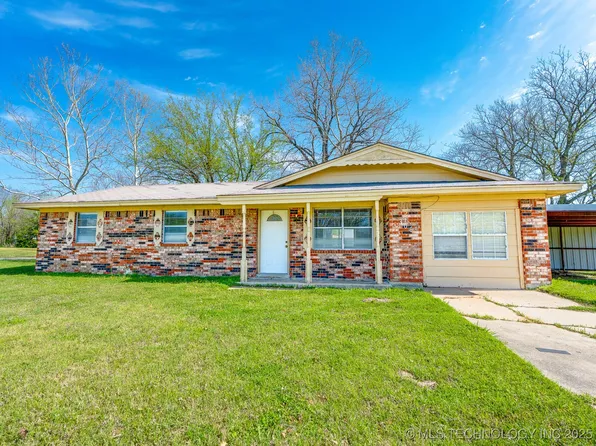306 E Colonial Dr, Konawa, OK 74849