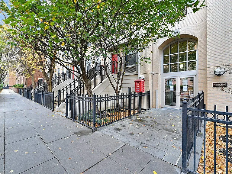149 Essex St #4D — Photo 10
