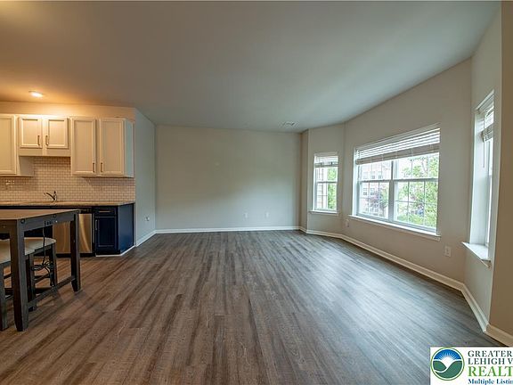 3rd image of 3062 Davenport Way