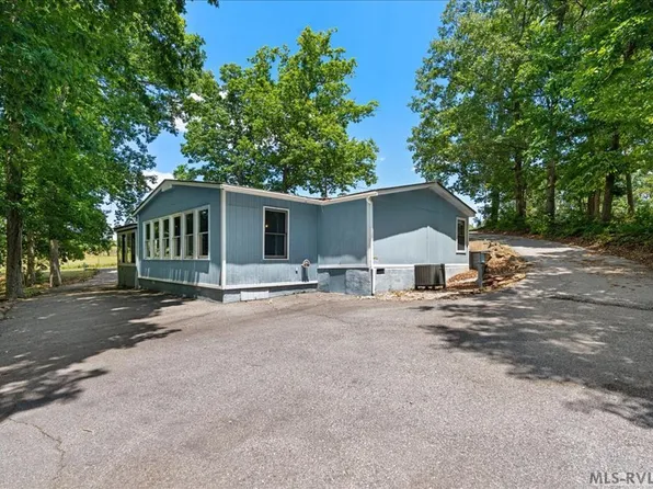 960 Poplar Creek Rd, Bracey, VA 23919