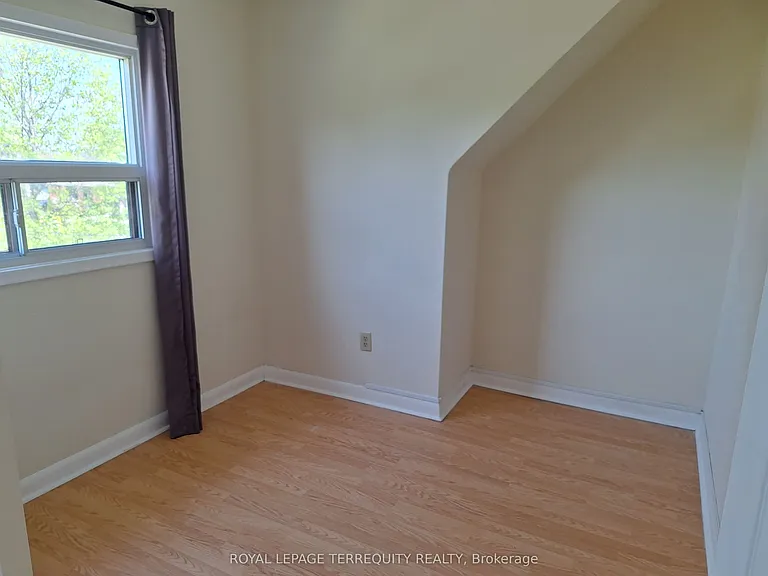 17 Compton Cres — Photo 10