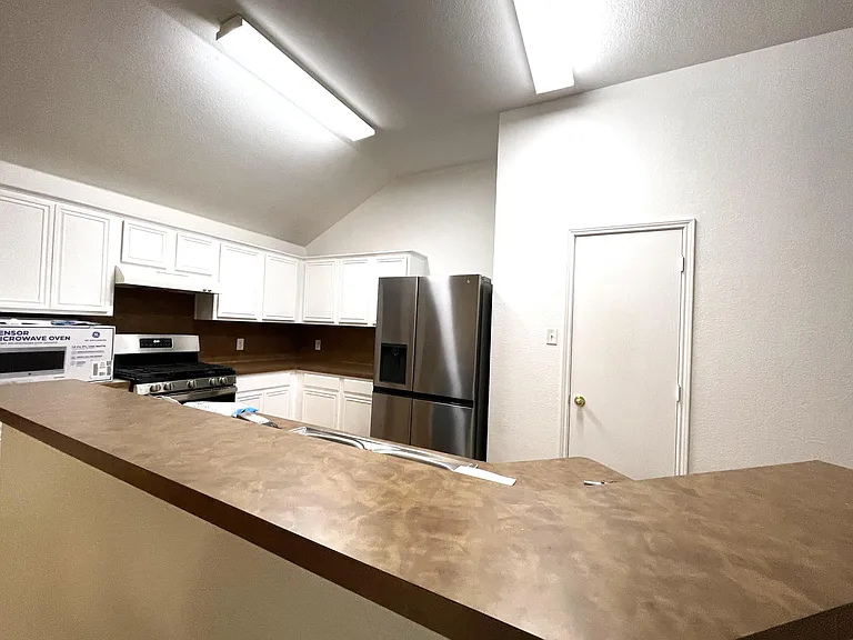 1001 Campbell Dr — Photo 4