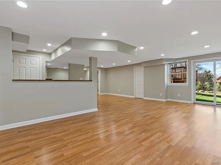 2301 Mohansic Ave — Photo 25