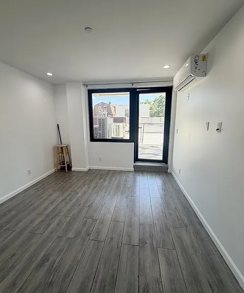 7302 Woodside Ave #2G — Photo 3