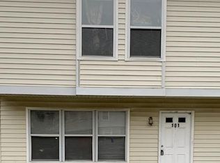 101 Farmhouse Rd, Sicklerville, NJ 08081