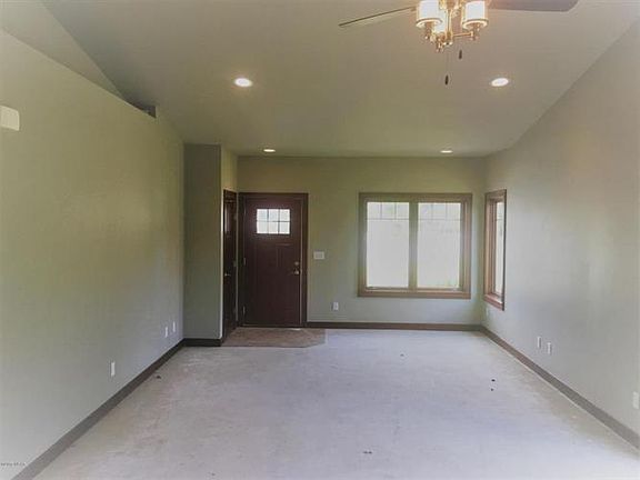 4th image of 1402 Bayberry Ave W