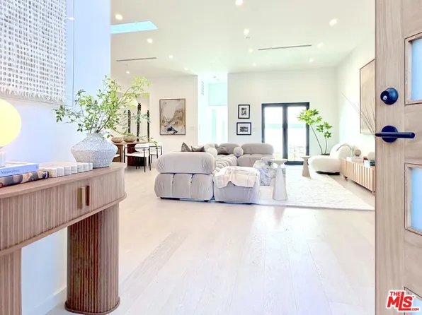 4040 Cartwright Ave, Studio City, CA 91604