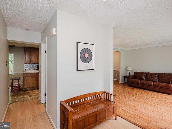 4th image of 414 Abbey Cir