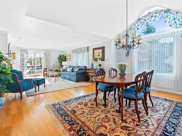 15 Beacon Ct Unit 15, Mashpee, MA 02649