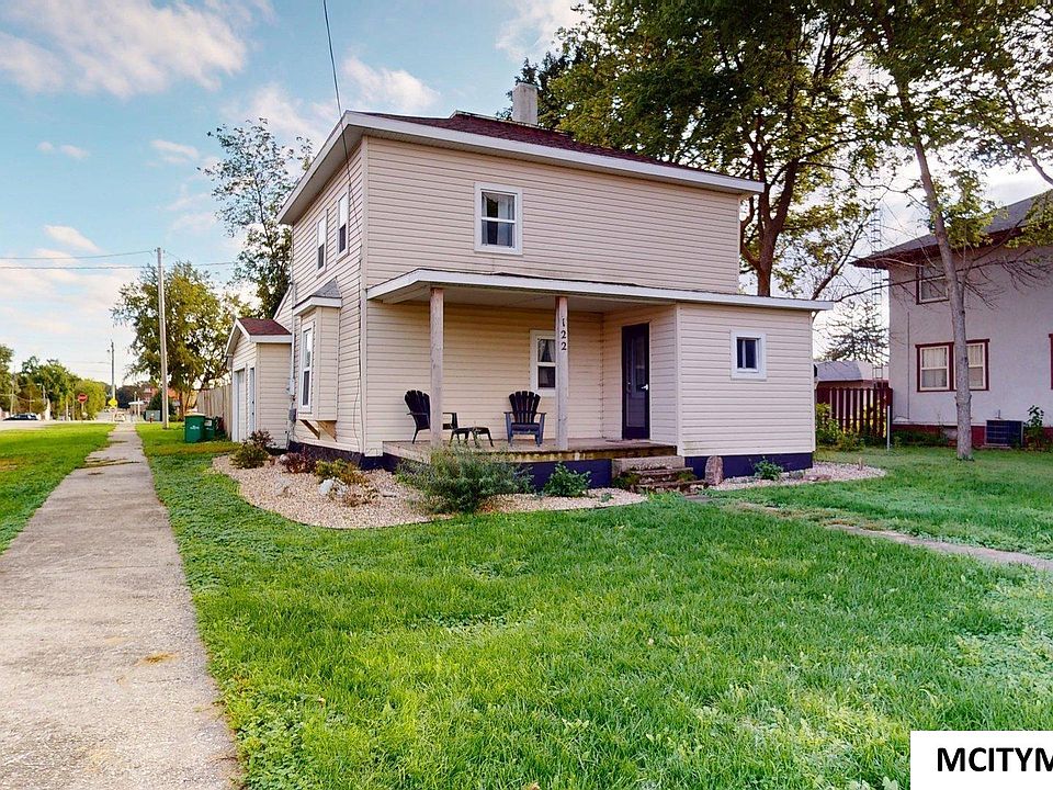 1st image of 122 Main St