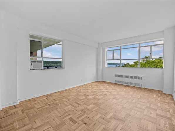 2727 Palisade Avenue image 10 of 22