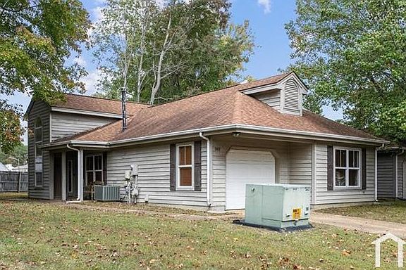 2nd image of 907 Woodcreek Dr #0