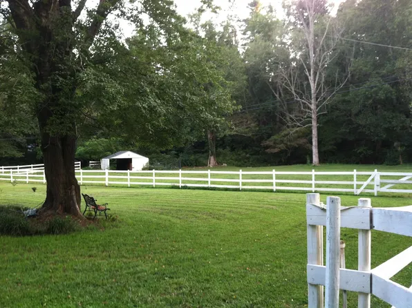 107 McFalls Rd, Asheville, NC 28805