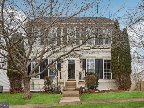 40 Stocks St, Lovettsville, VA 20180