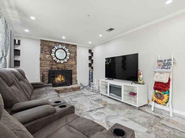 605 Lake Court #605, Middle Island, NY 11953