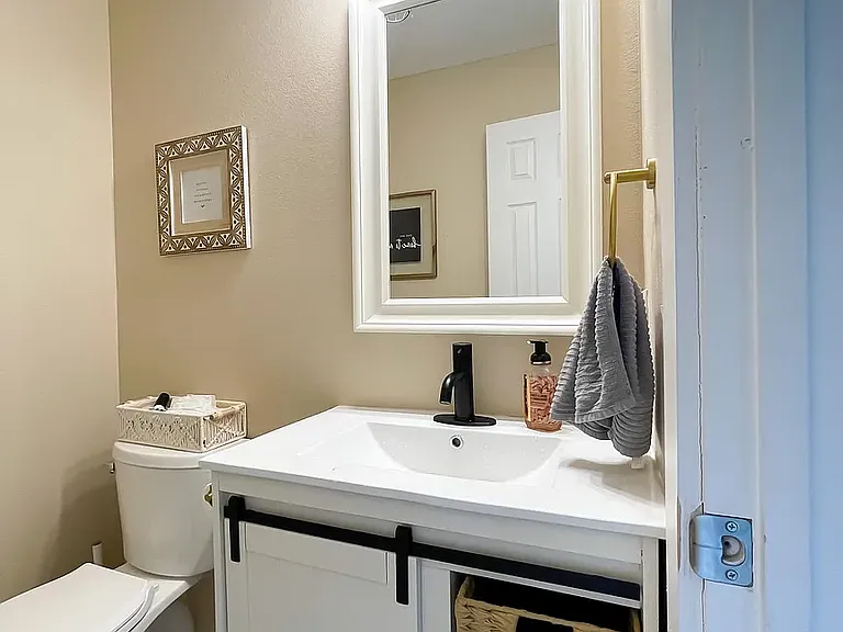 558 N Highland Ave — Photo 12