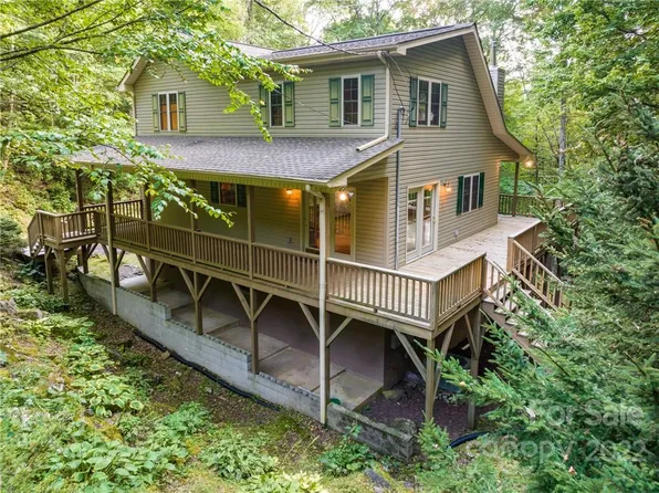 86 Railroad Grade Rd, Maggie Valley, NC 28751