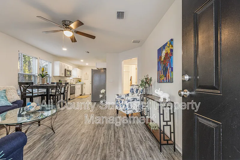 2 bed, 1.5 bath, $1,175 — Photo 2