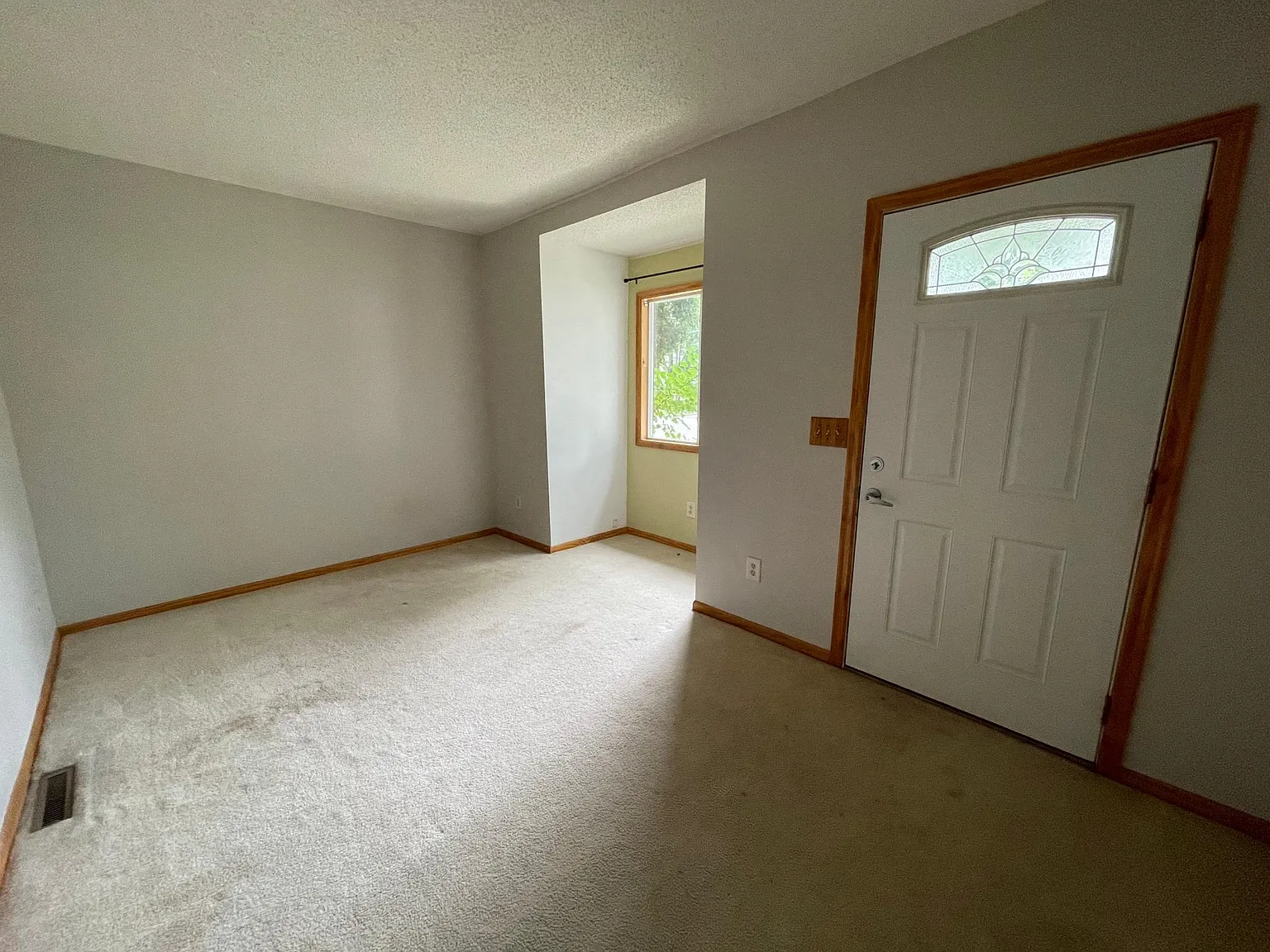 452 Bidwell St — Photo 2