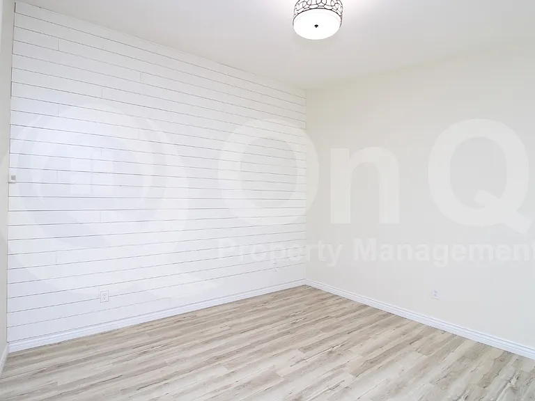 2451 E Honeysuckle Pl — Photo 4