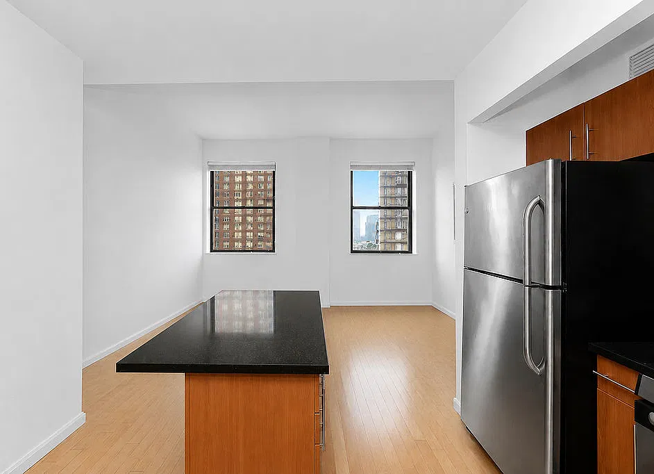 20 West St — Photo 4
