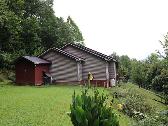 2nd image of 101 Oak Dr