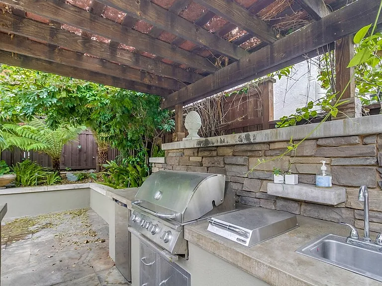 1823 Neale St — Photo 30