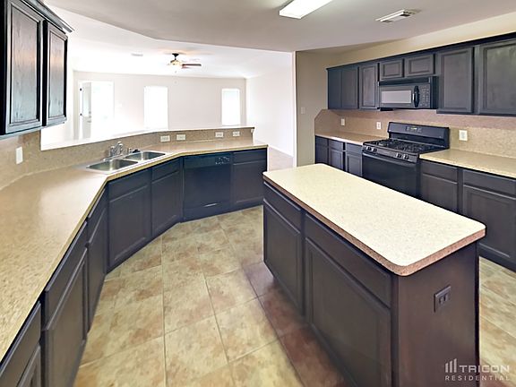 5th image of 12118 English Brook Cir