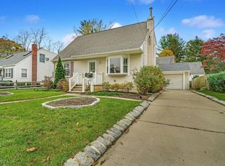 25 Davis Ln, Red Bank, NJ 07701