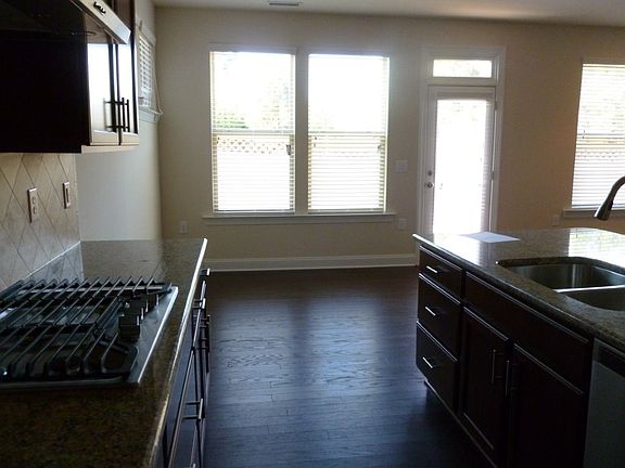 4th image of 227 Begen St
